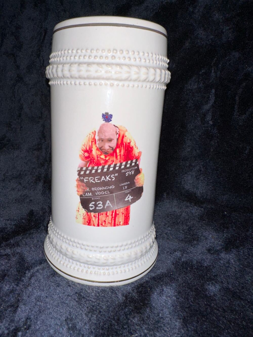 RARE VINTAGE SCHLITZE TOD BROWNING FREAKS BEER STEIN MUG